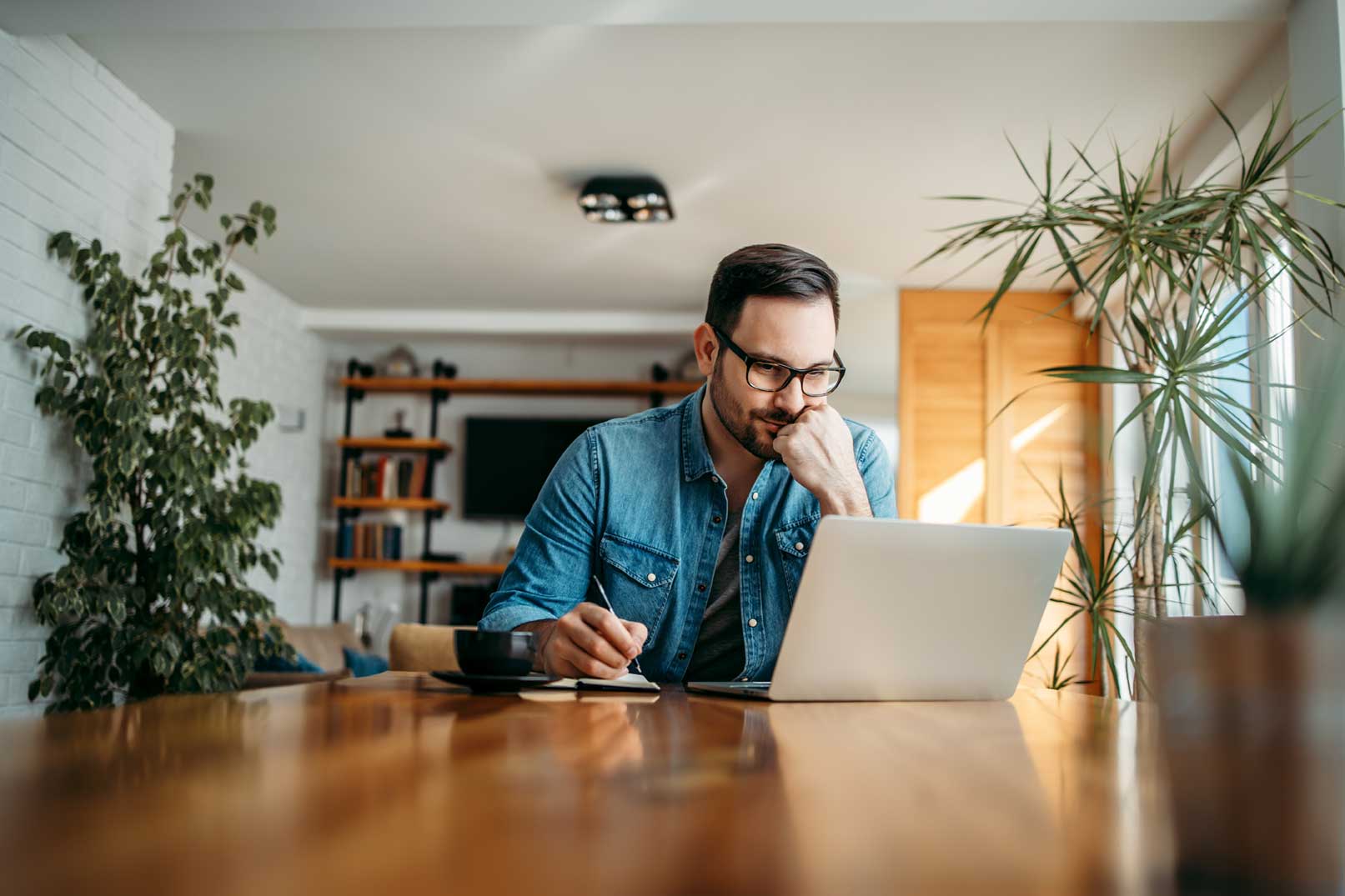 Le nostre azioni digitali inquinano? E che impatto hanno sull’ambiente?